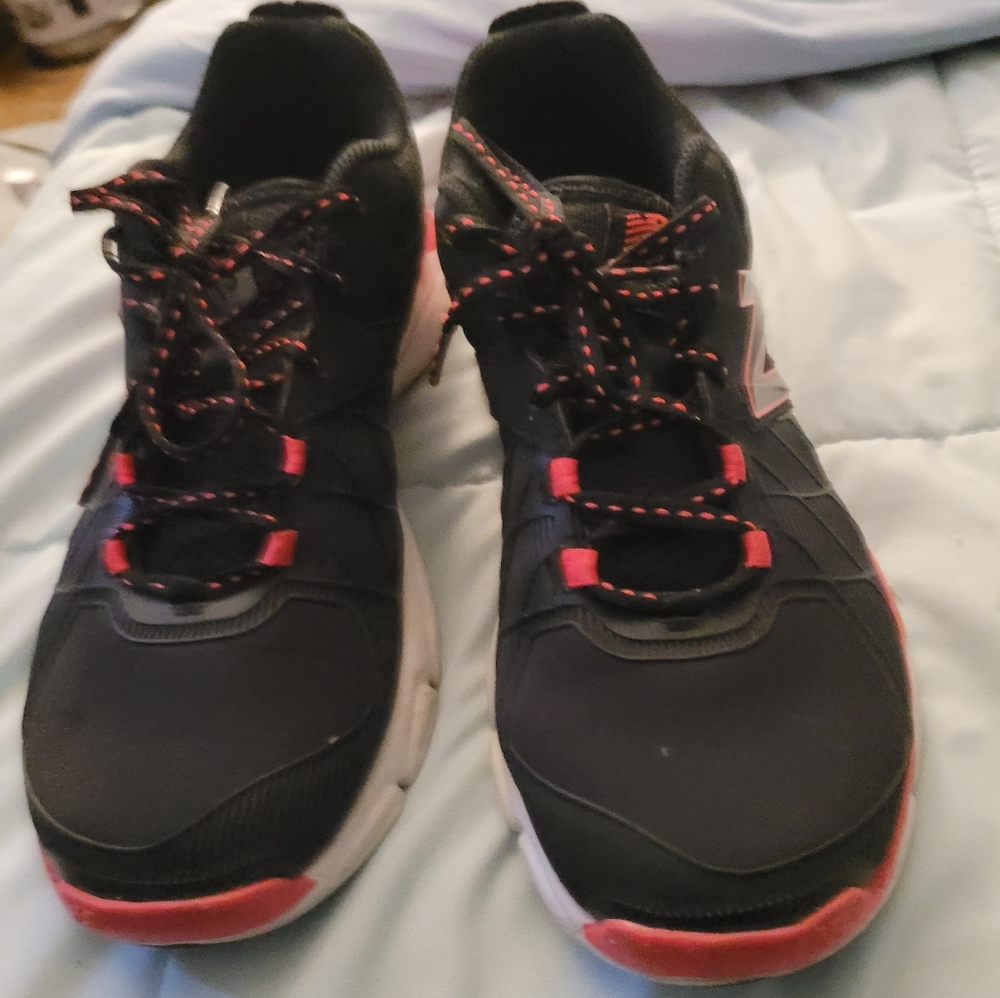 New Balance sneakers 8.5 B,black and coral